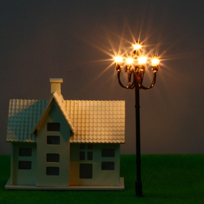 Porcellana Luce miniatura luminosa del palo della luce del modello della via di T52 6V 7cm per la disposizione del treno fornitore