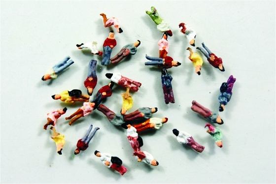 Porcellana La gente architettonica del modello di scala di 1:300 di plastica ha dipinto le figure 0.6cm fornitore