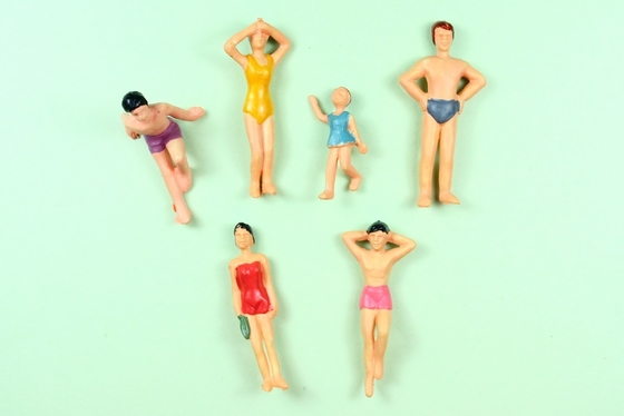 Porcellana Colorato 1:50 persone di modello scala architettonica dipinta nuoto figure 4,0 cm fornitore