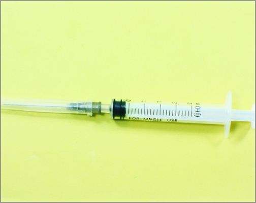 Porcellana Modello in scala di strumenti di modellazione in miniatura 2,5 ML ZT6 rendendo la siringa fornitore
