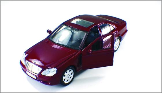 Porcellana Il 1:24 ha fuso sotto pressione l'automobile scoperta a due posti su ordinazione astuta di BMW dell'esposizione delle automobili di modello della scala per la disposizione del treno fornitore
