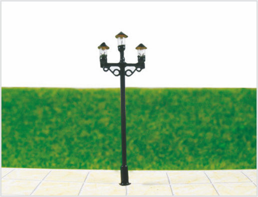 Porcellana T50 6V tre teste Street scala in plastica modello lampione per Train Layout 6,5 cm fornitore