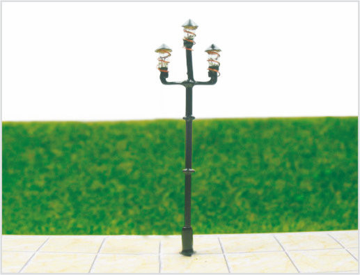 Porcellana T84 6V tre teste Street scala in plastica modello lampione per Train Layout 6,5 cm fornitore