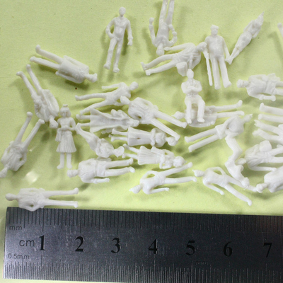 Il treno di plastica 1/100 della scala calcola il bianco di modello architettonico della gente fornitore