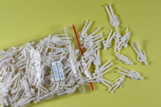 Il treno di plastica 1/100 della scala calcola il bianco di modello architettonico della gente fornitore