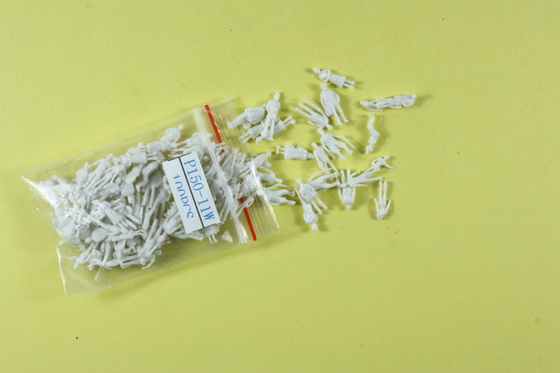 Il treno di plastica 1/100 della scala calcola il bianco di modello architettonico della gente fornitore