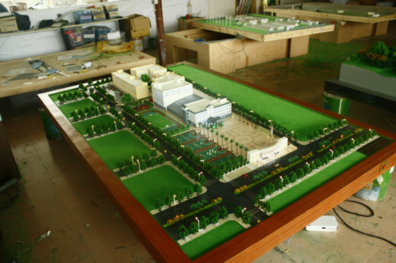 creatore di modello architettonico miniatura dell'edificio scolastico 3D, modelli di scala della disposizione della scuola di illuminazione fornitore