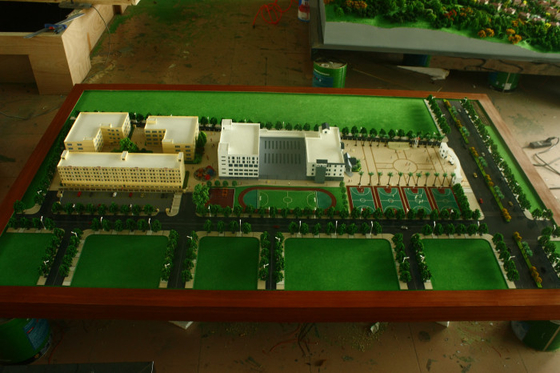 creatore di modello architettonico miniatura dell'edificio scolastico 3D, modelli di scala della disposizione della scuola di illuminazione fornitore