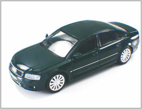 1/24 ha fuso sotto pressione le automobili di modello su ordinazione nere luminose Audi A8 della scala della lega come a casa Decoratio fornitore