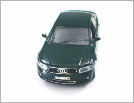 1/24 ha fuso sotto pressione le automobili di modello su ordinazione nere luminose Audi A8 della scala della lega come a casa Decoratio fornitore