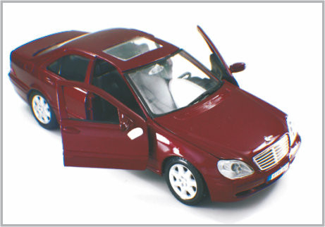 1/24 ha fuso sotto pressione la classe su ordinazione rosso scuro di Mercedes Benzs delle automobili di modello della scala della lega come Decoratio fornitore